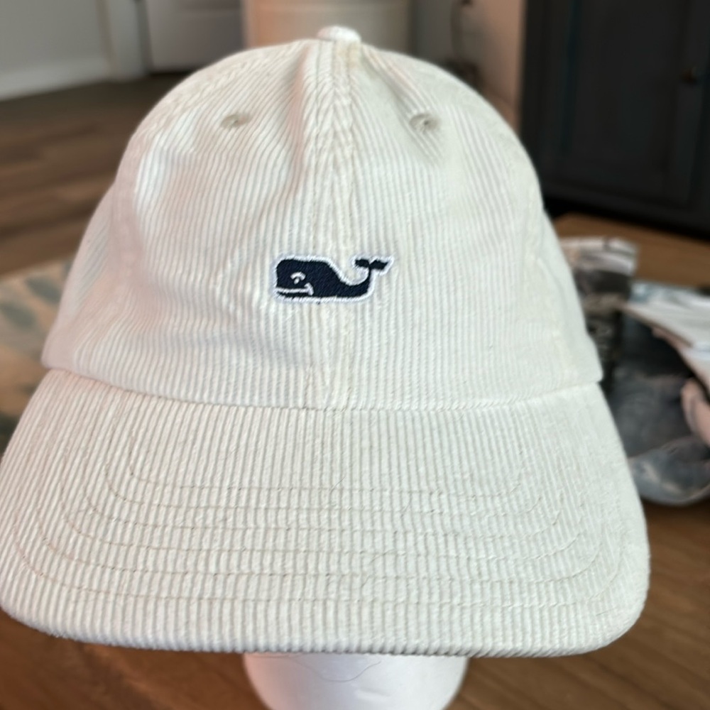 New. Never worn Cream Vineyard Vines Corduroy Unstructured Baseball HAT